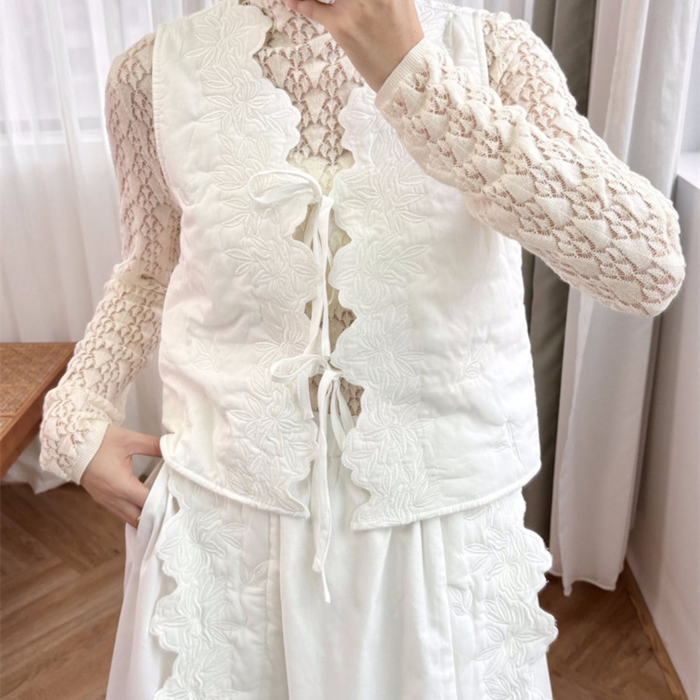 Moonlit Nordic Dreams – Broderad retro bomullsväst